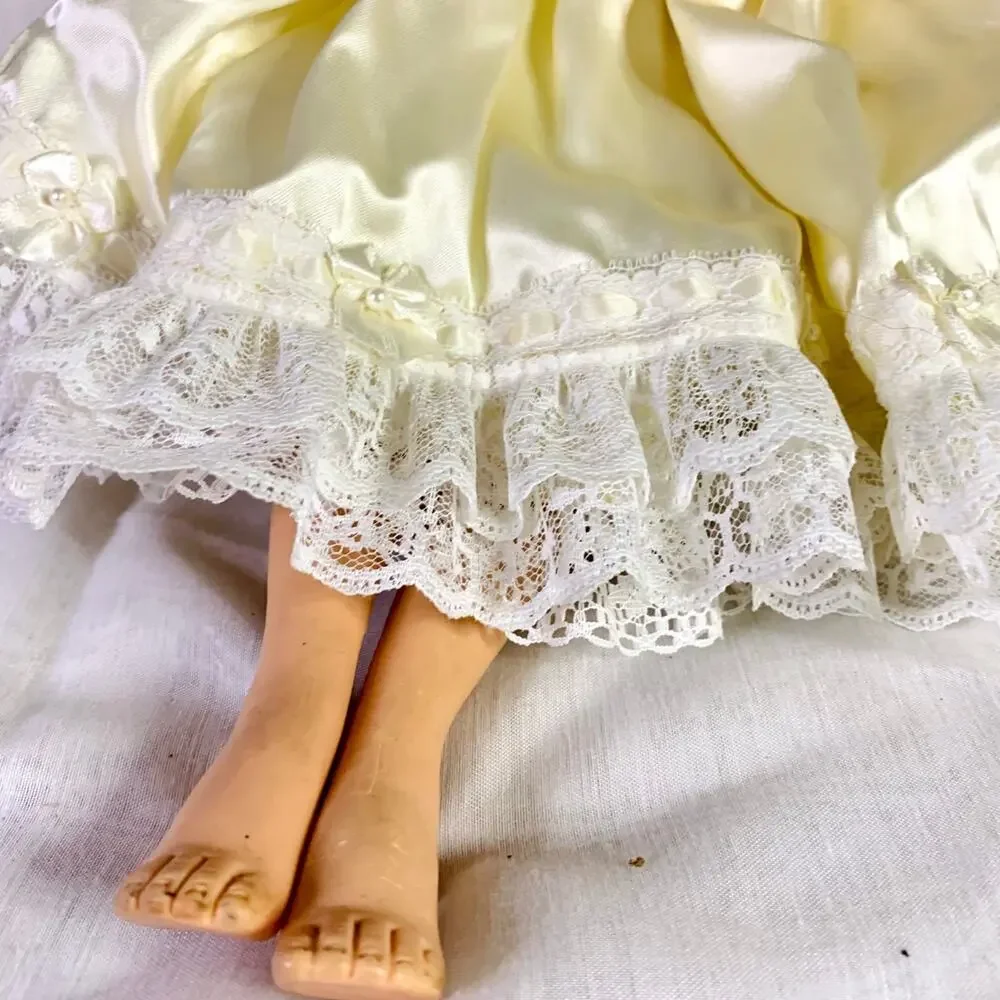 Vintage 1950s Baby Doll Blonde Hair Sleepy Eyes 12